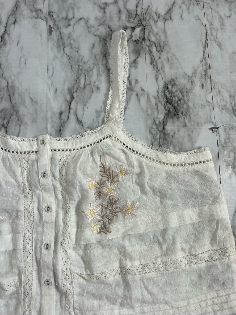 Sundance | women’s size XL Daisy floral embroidered, eyelet button front tank - Picture 4 of 11